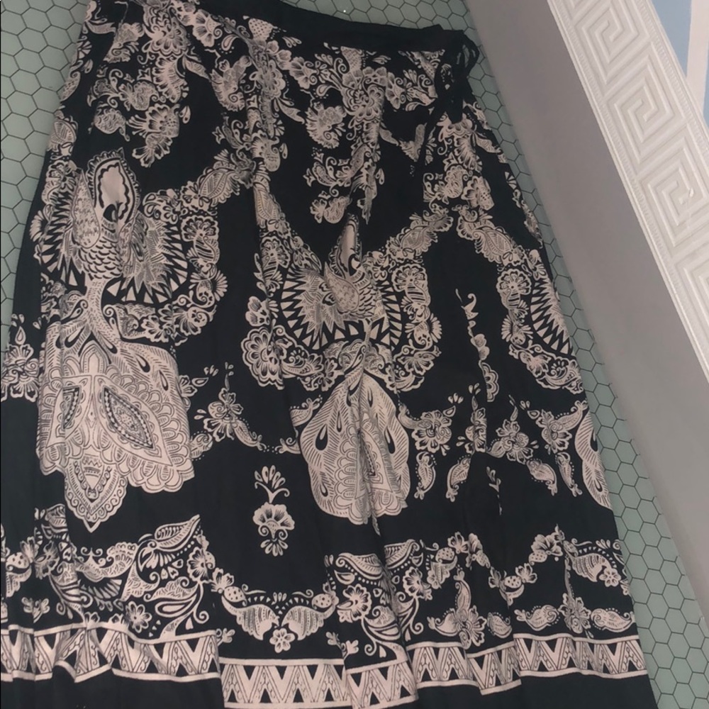 One size knee length skirt